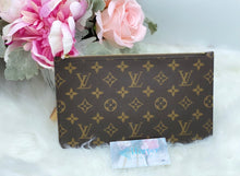 Load image into Gallery viewer, Louis Vuitton Monogram Neverfull GM Pouch-BRAND NEW!