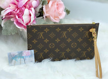 Load image into Gallery viewer, Louis Vuitton Monogram Neverfull GM Pouch-BRAND NEW!