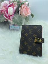 Load image into Gallery viewer, Louis Vuitton Monogram Small Partenaire Agenda Cover/ Passport Holder- Pre Loved💕