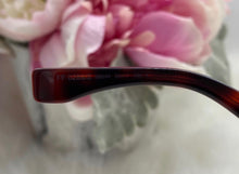 Load image into Gallery viewer, Fendi Peekaboo Sunglasses