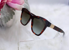 Load image into Gallery viewer, Fendi Peekaboo Sunglasses