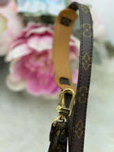 Load image into Gallery viewer, Louis Vuitton Monogram Strap- Pre Loved💕
