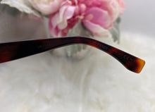 Load image into Gallery viewer, Fendi Peekaboo Sunglasses
