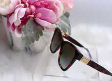 Load image into Gallery viewer, Fendi Peekaboo Sunglasses
