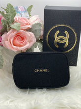 Load image into Gallery viewer, Chanel Eyes To Mesmerize Gift Set- Brand New!
