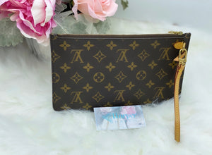 Louis Vuitton Monogram Neverfull GM Pouch w Fuchsia Interior- Pre Loved💕⠀