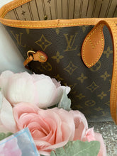 Load image into Gallery viewer, Louis Vuitton Monogram Neverfull MM- Pre Loved💕
