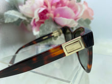 Load image into Gallery viewer, Fendi Peekaboo Sunglasses
