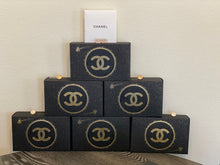 Load image into Gallery viewer, Chanel Eyes To Mesmerize Gift Set- Brand New!
