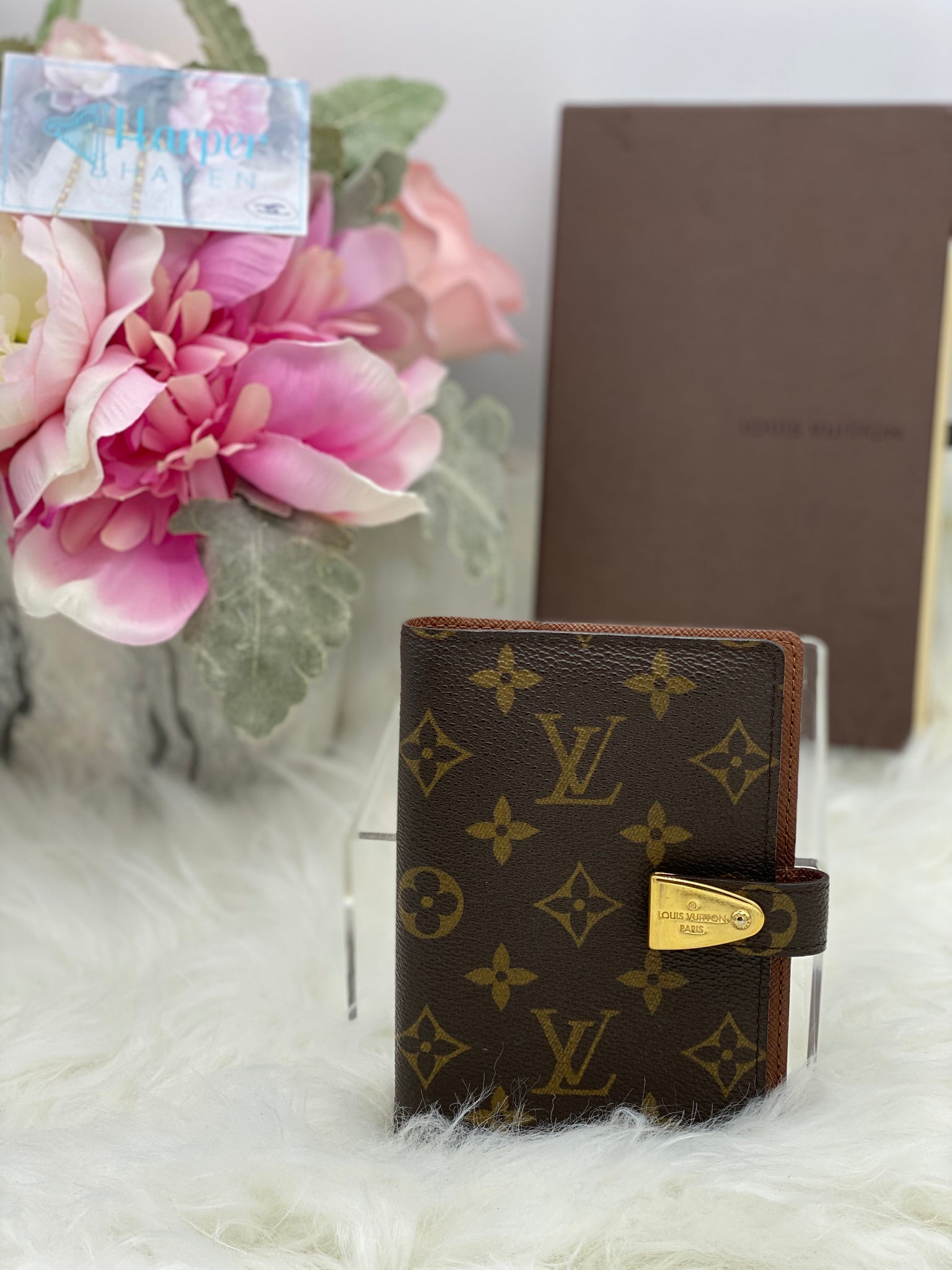 louis vuitton monogram passport holder